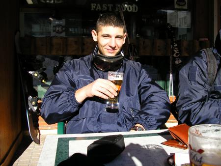 Le rire est � l'homme ce que la bi�re est � la pression.  Alphonse Allais